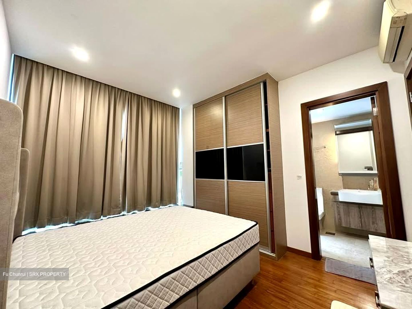 Holland Link (D10), Terrace #592919231
